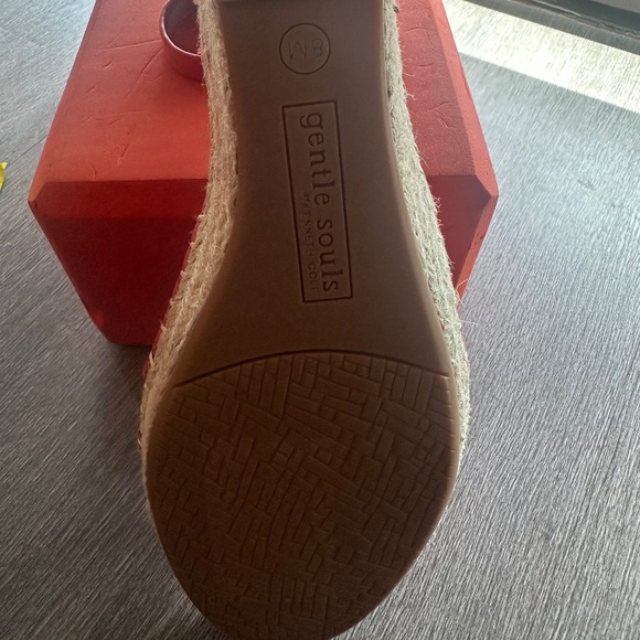 Gentle Souls by Kenneth Cole Red Suede Espadrille Wedge Sandals – Size 8M – NEW - Picture 6 of 8